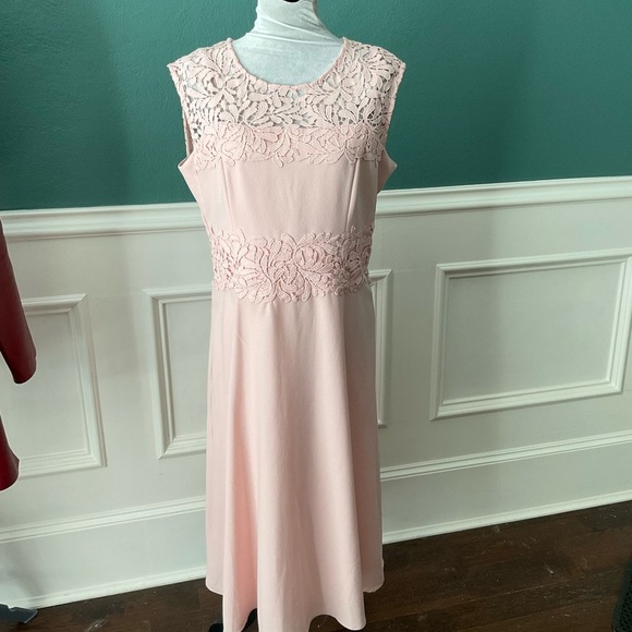 Jessica Howard Dresses & Skirts - Jessica Howard Pink Sheath Lace Dress Lined Size all sales or final